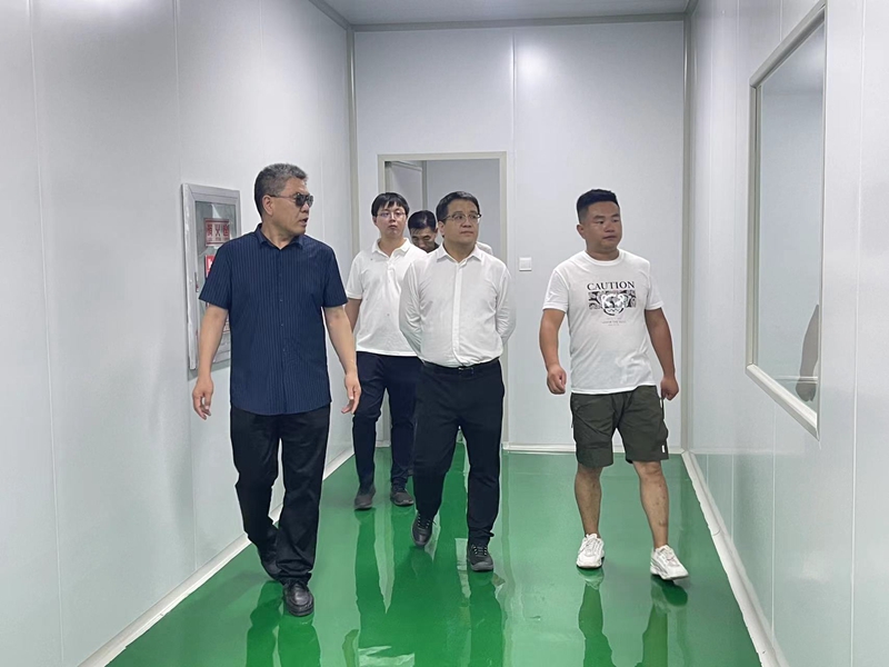 石嘴山市惠農(nóng)區(qū)委副書記、區(qū)長馬仲武 蒞臨寧夏興康恒潤農(nóng)業(yè)科技發(fā)展有限公司指導(dǎo)工作