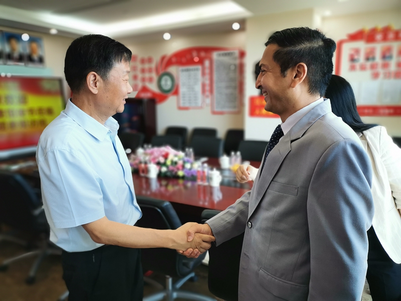 尼泊爾駐華使館經(jīng)濟(jì)公使一行到訪(fǎng)岳氏集團(tuán)
