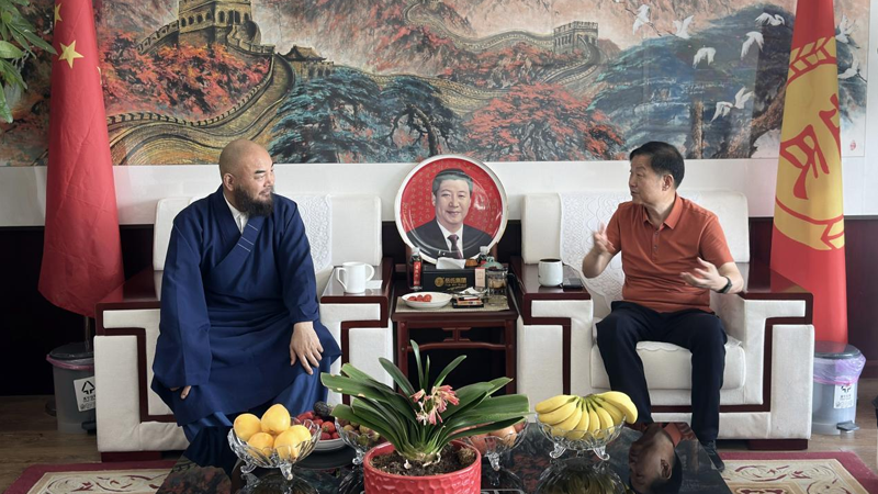 東華禪寺萬(wàn)行法師到訪(fǎng)岳氏集團(tuán)，禪文化與素食產(chǎn)業(yè)碰撞新“火花”